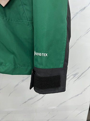 The North Face 1990 Mountain Jacket GTX Forest Green Black
