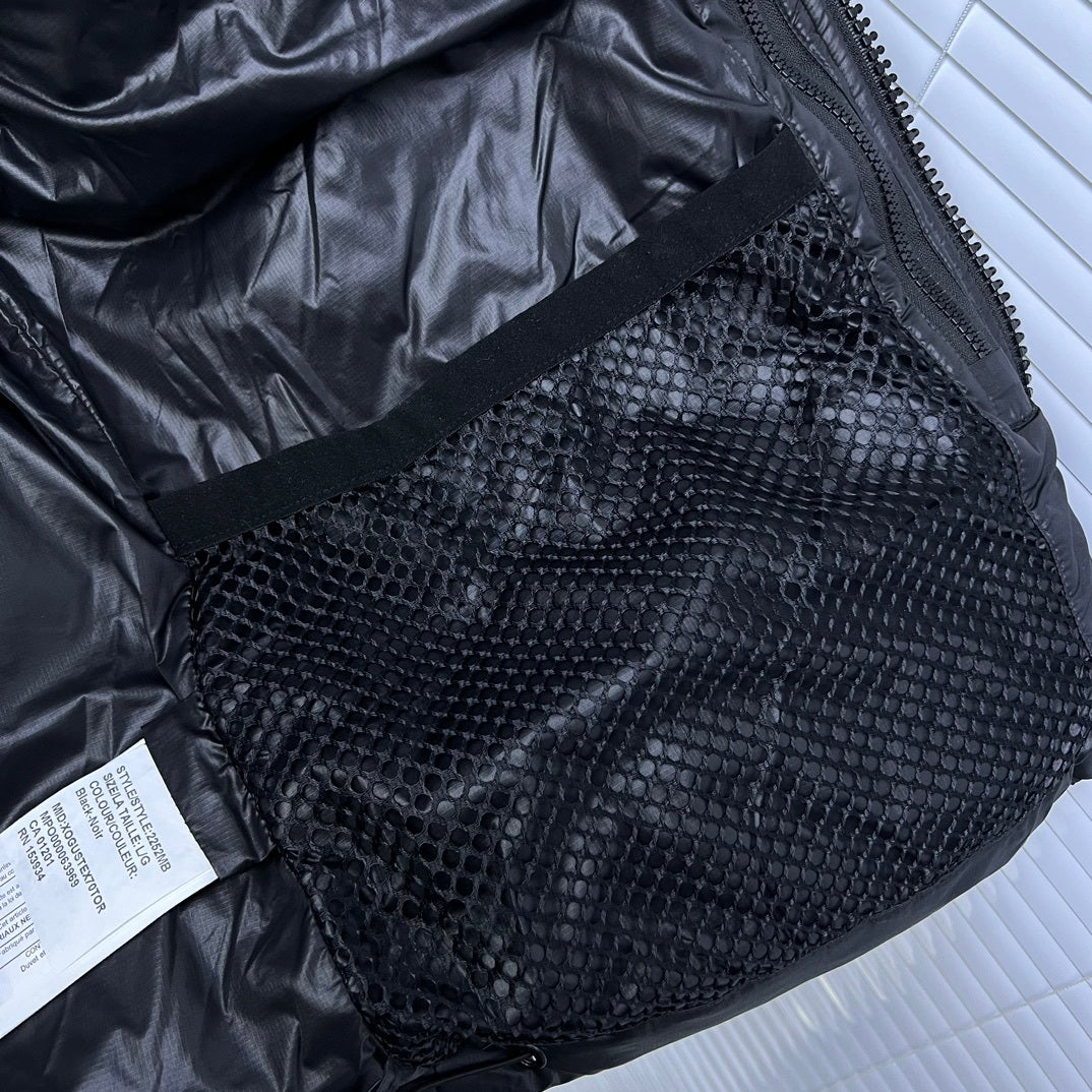 Canada Goose Black High-Gloss Down Jacket