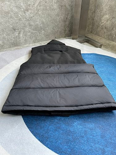Canada Goose Freestyle Crew Charcoal Down Vest – Tone-on-Tone Logo
