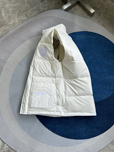 Canada Goose Freestyle Crew White Down Vest – Tone-on-Tone Logo