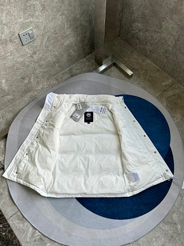Canada Goose Freestyle Crew White Down Vest – Tone-on-Tone Logo