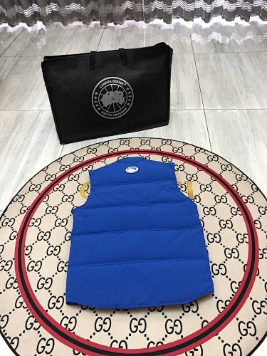 Canada Goose Freestyle Crew Blue Down Vest – Red Badge