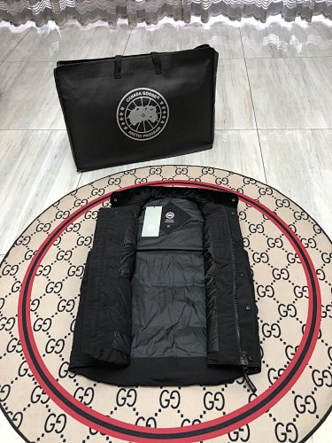 Canada Goose Freestyle Crew Black Down Vest – Red Badge