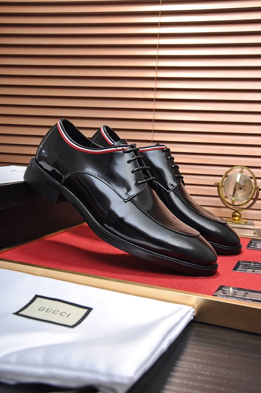 Gucci Men's Polished Lace-Up Dress Shoes