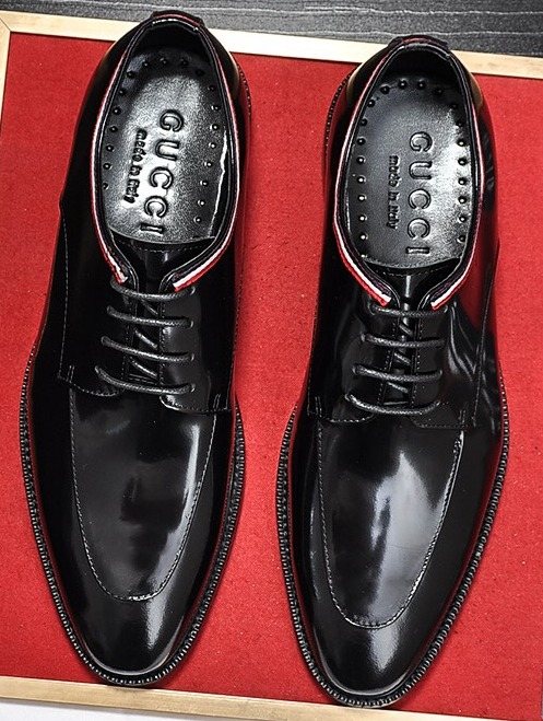 Gucci Men's Polished Lace-Up Dress Shoes